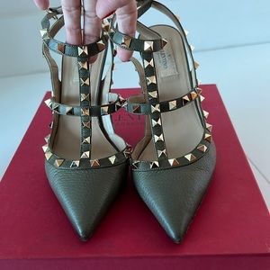Valentino army green rock stud pump size 39